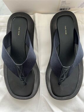 Like New The Row Navy and Black Ginza Platform Thong Sandals in size 37/6.5-7